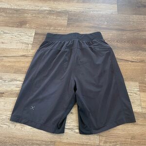 Lululemon men’s black shorts S